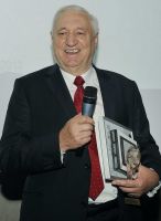 Prof. dr hab. inż. Roman Dąbrowski z WAT, laureat SciVal Best Impact Award 2012