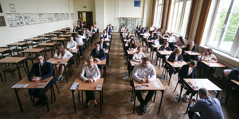 Czy na egzaminie można  mówić i pisać o sobie?